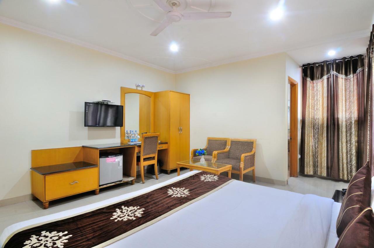 Hotel Maharaja Residency Jalandhar Esterno foto